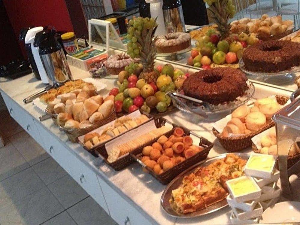 Coral Inn Vitoria Bagian luar foto
